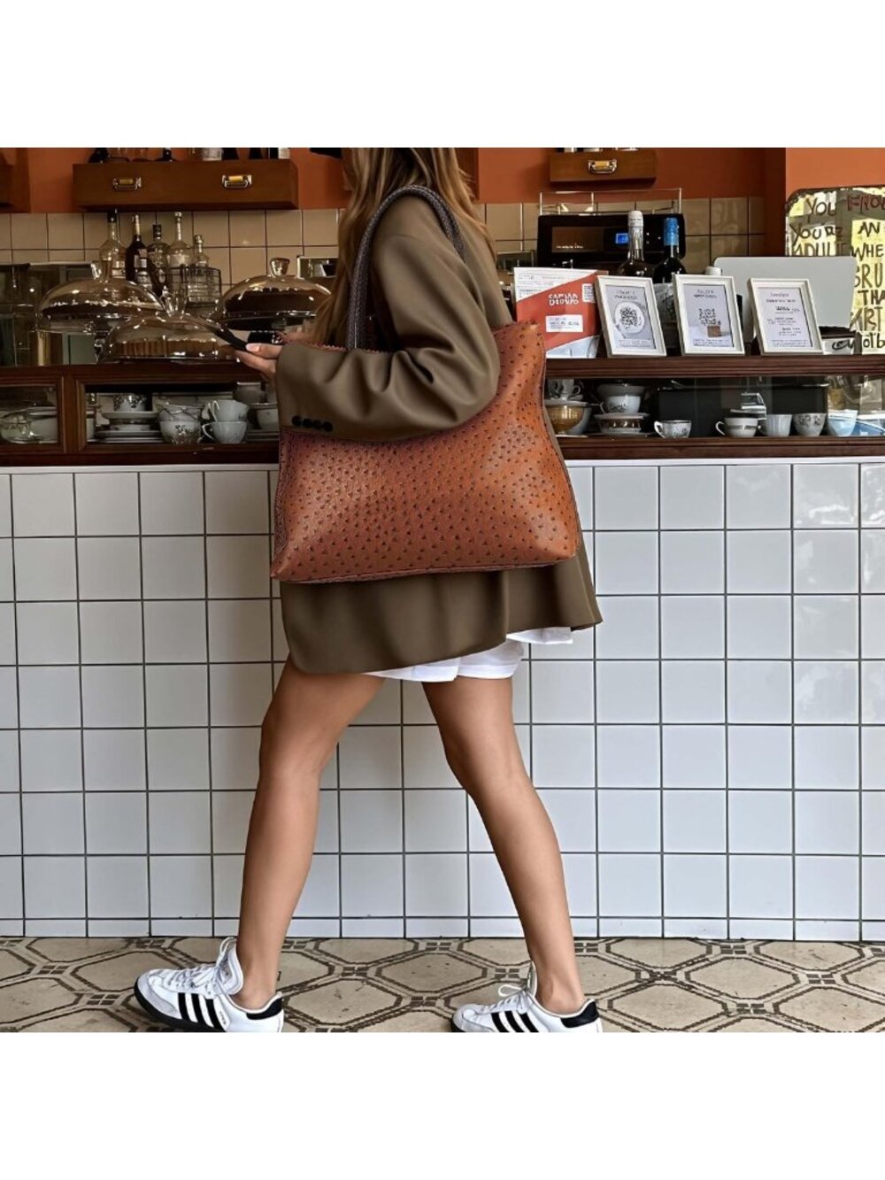 Stylish Large Tote Bag for Women - Ostrich Leather Shoulder Handbag with Pouch - Picture 3 of 7